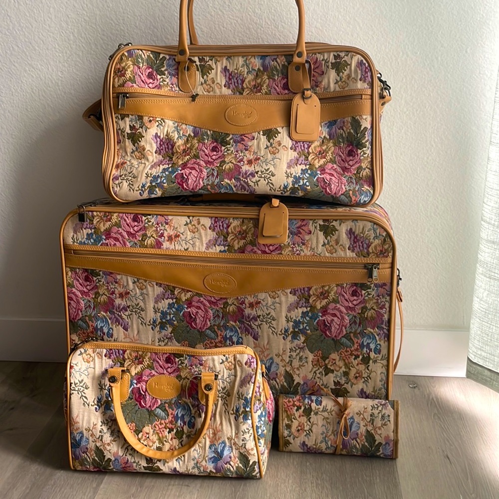 Vintage tapestry Hampshire luggage - COMPLETE set of 4 pieces